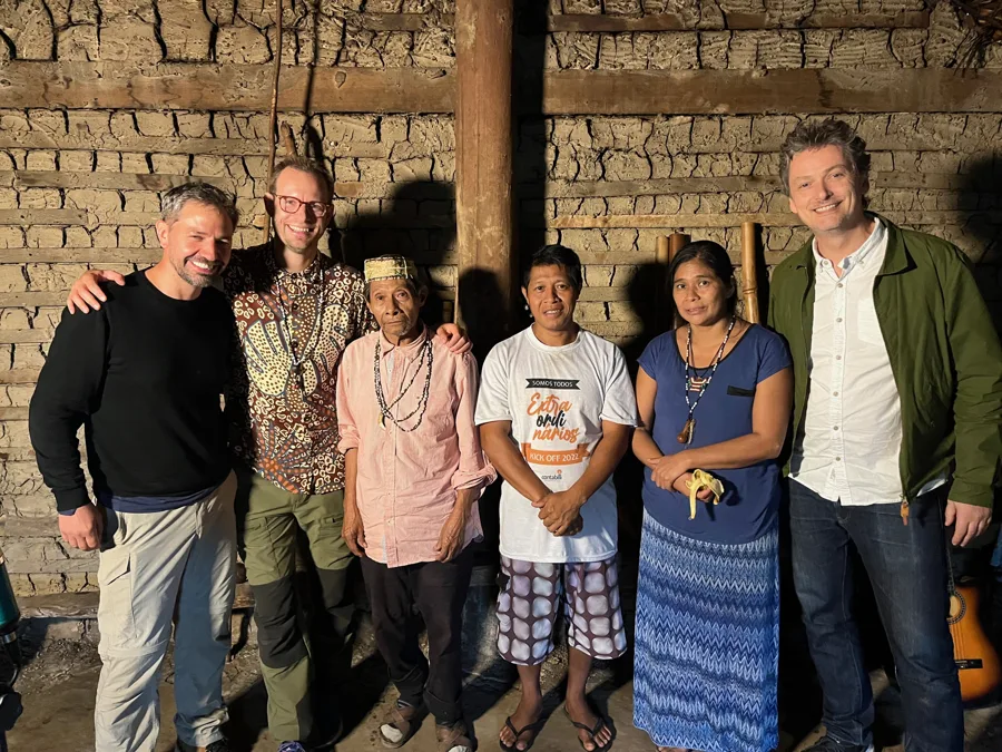 Group photo inside the casa de reza