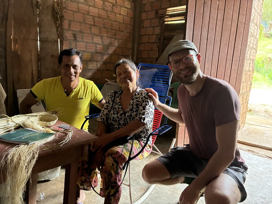 Mathias Madsen Munch with a Kukama elder and Pablo Eli Taricuarima Piñedo